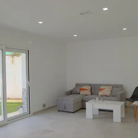 Villa Brisa, 10 Huespedes Vilobi D'onyar